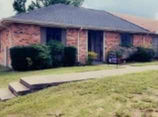 66 W Mountain Creek Dr, Grand Prairie, TX 75052