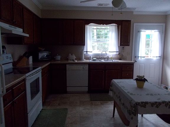 Large Kitchen Lots of cabinets, fridge, stove, dishwasher an
