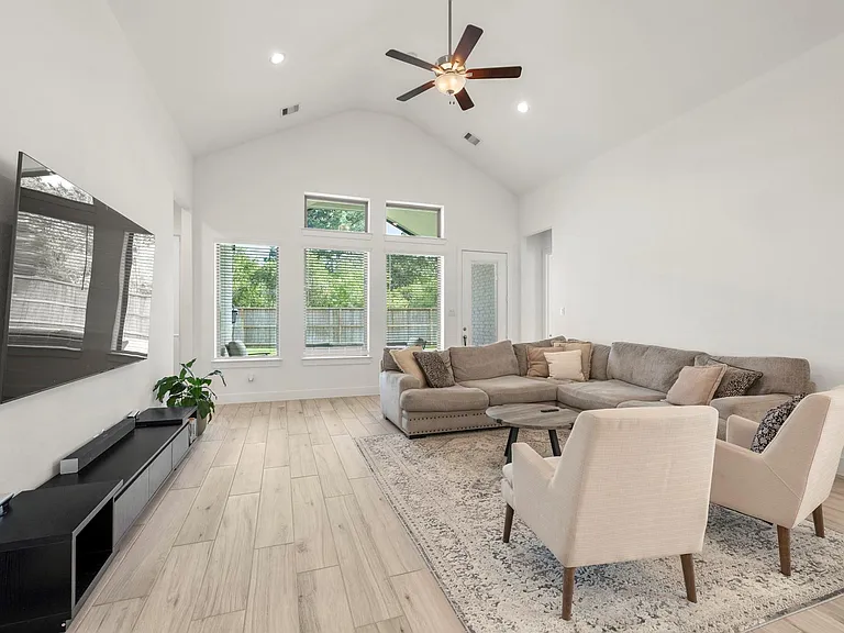 7403 Hanover Ln — Photo 15