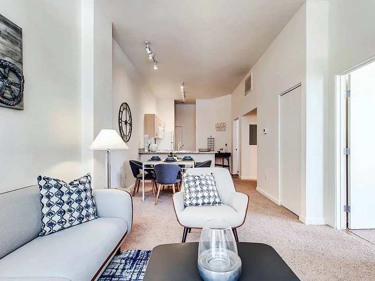 Park Avenue West — Photo 15