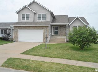 1318 Eagles Crest Dr, Davenport, IA 52804