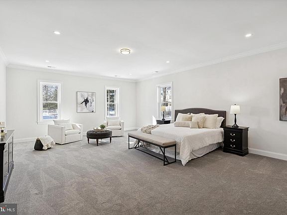 5th image of 4979 Papa Blvd