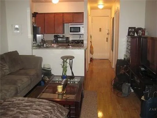 Rented by Adina Realty | media 20