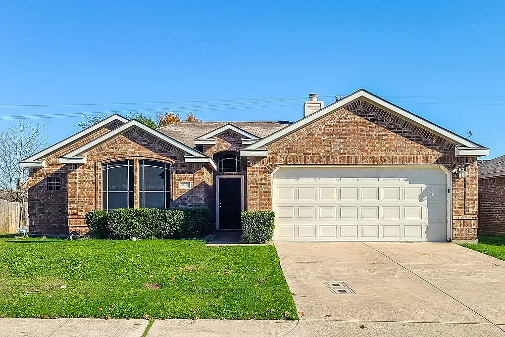 4 bed, 2.0 bath, 1667 sqft, $2,395 — Photo 1