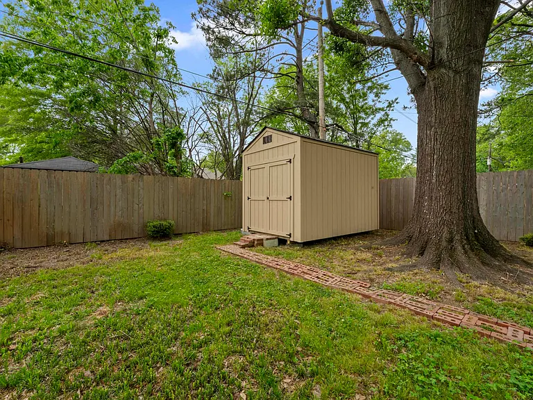 1343 Dearing Rd — Photo 20