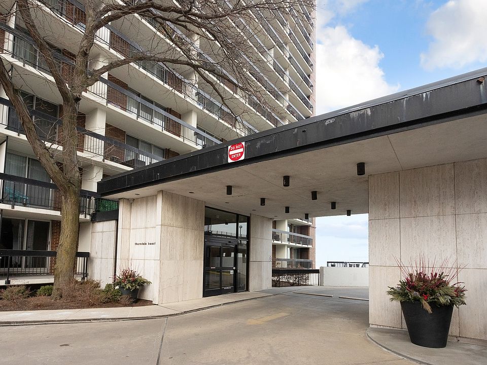 1st image of 5901 N Sheridan Rd APT 2J