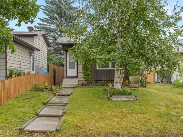 28 W Erin Croft Pl SE, Calgary, AB T2B 2V3
