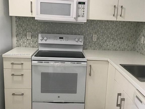 4th image of 842 NE 209th St APT 105-37