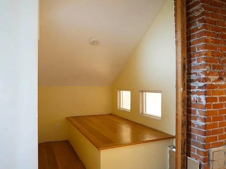 466 N 3rd St #1 — Photo 5