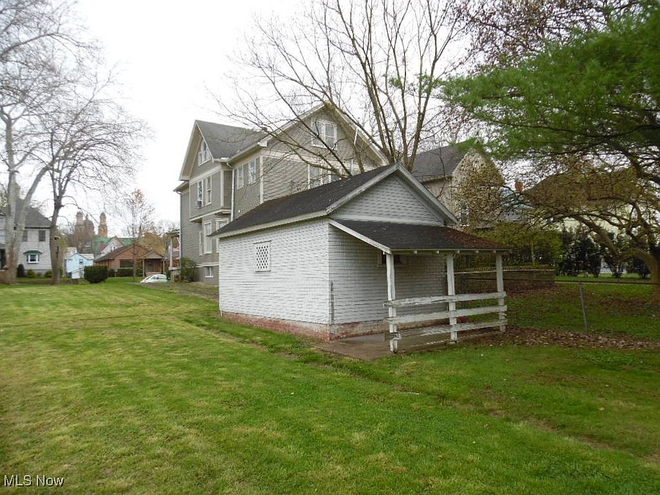2nd image of 509 2nd St