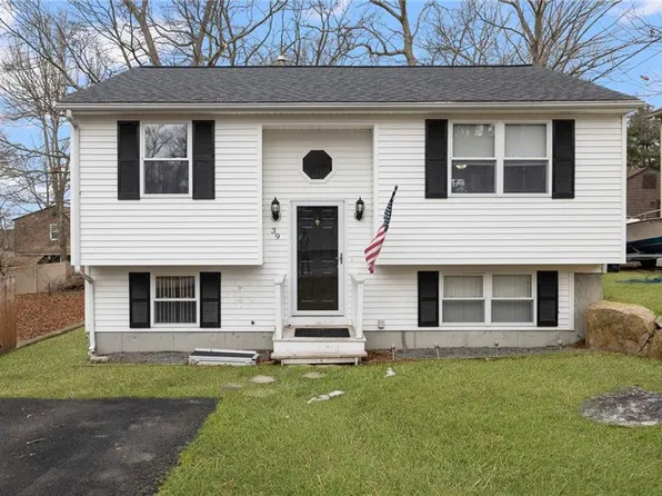 39 Mohawk St, Coventry, RI 02816