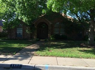 1401 Cobblestone Dr, Desoto, TX 75115