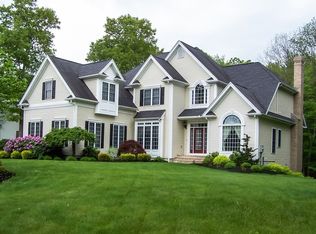 27 Fairway Ln, Medway, MA 02053