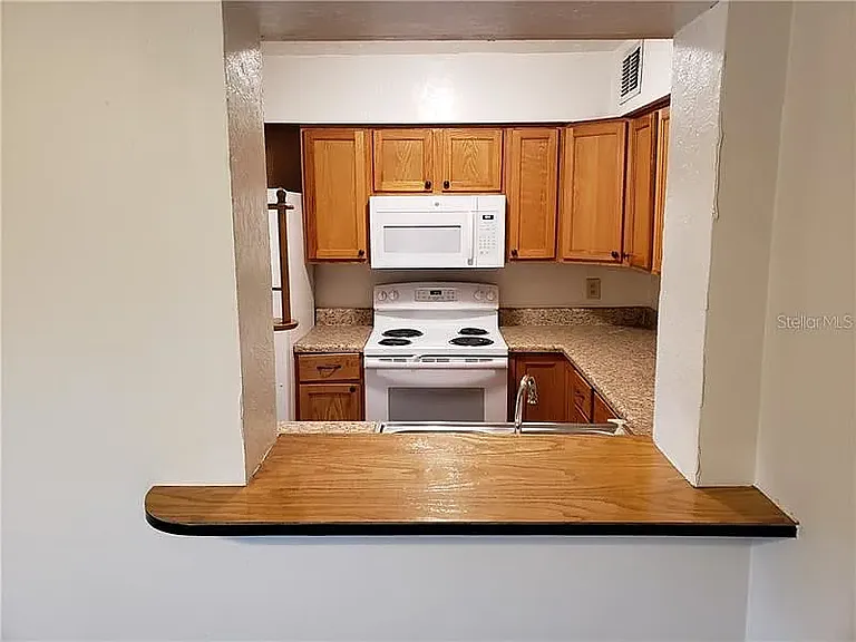 1841 Linden Rd — Photo 8