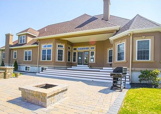 3rd image of 17 Deerfield Dr
