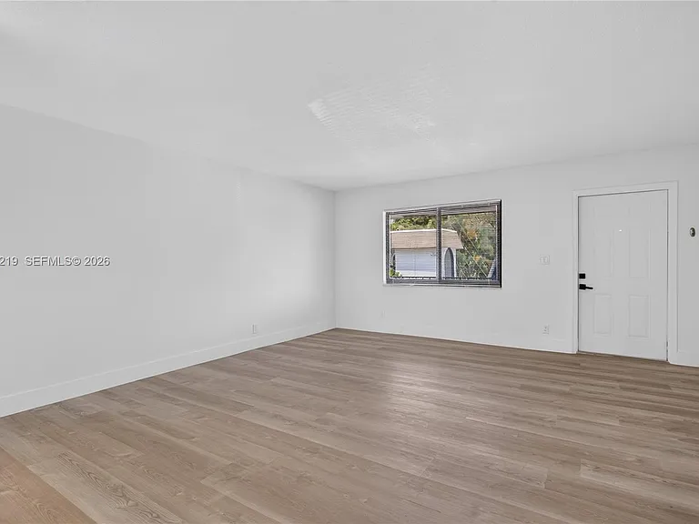 615 NE 26th St #7 — Photo 7