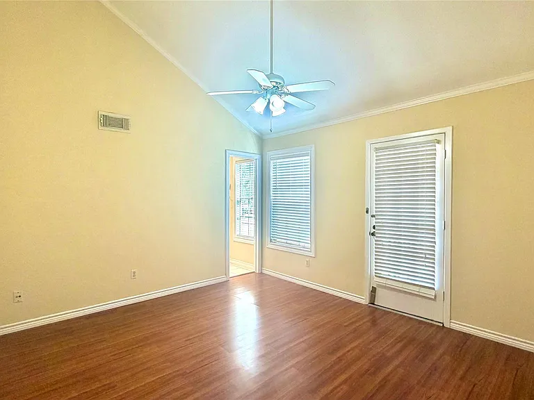 11710 Southlake Dr #16 — Photo 33