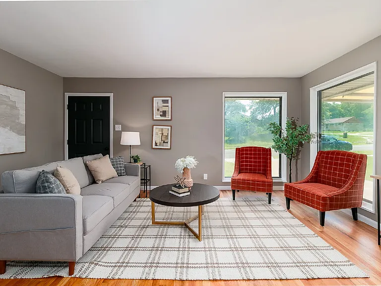 5685 Parchester Dr — Photo 9