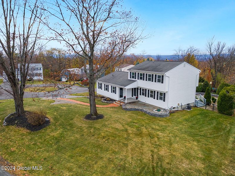 2nd image of 132 Horizon View Drive
