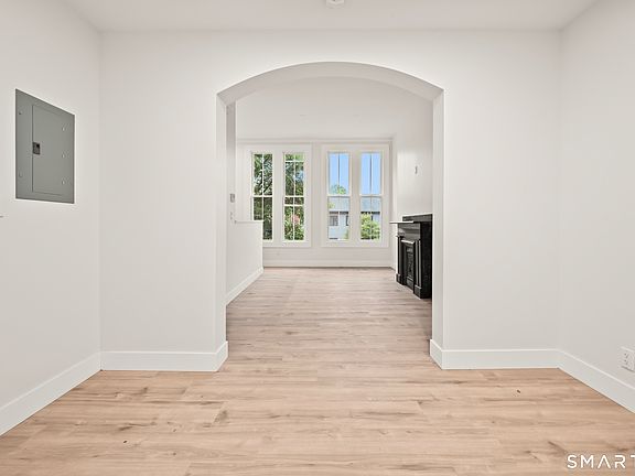 2nd image of 542 Main St #3A