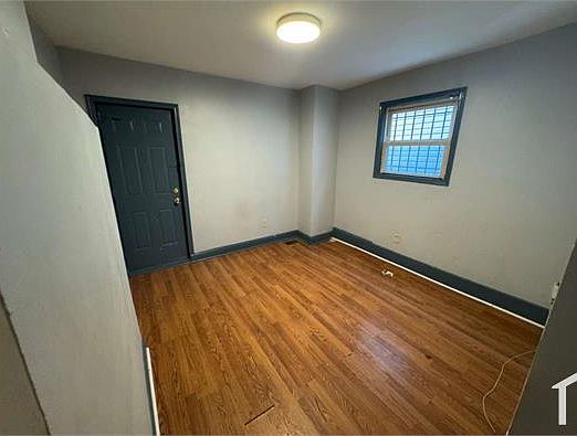 Building Photo 4