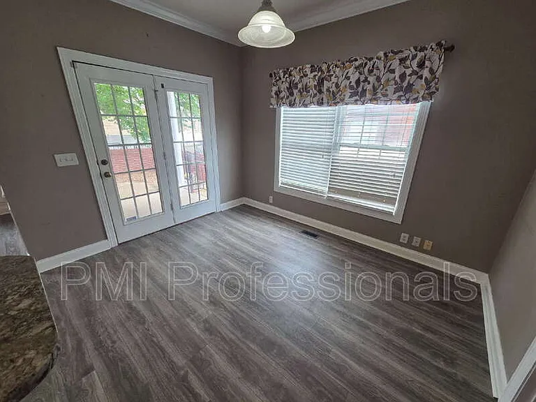 3606 Geneva Dr — Photo 3