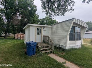 1022 10th St NW, Watertown, SD 57201