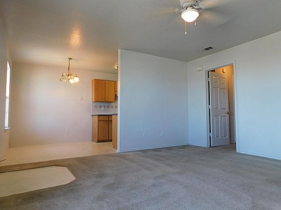 4th image of 1505 Dugger Cir APT D