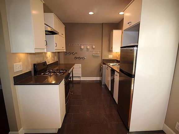 5th image of 3633 Ault Park Ave APT 2