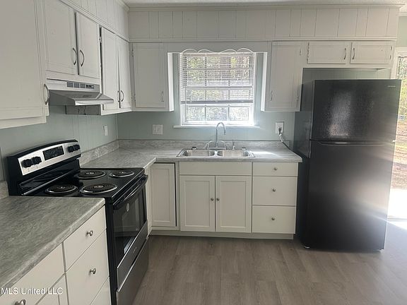 5th image of 4326 Wisteria Dr