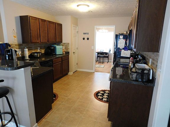4th image of 77 Glazier Farms Ct #18