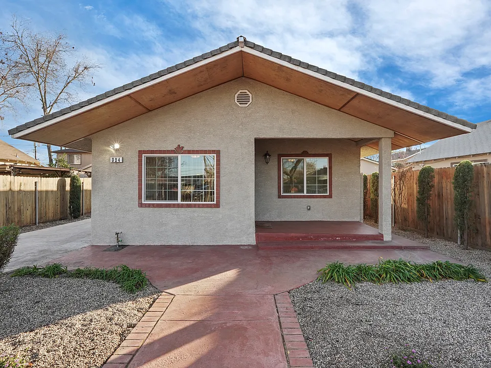 324 Flora St