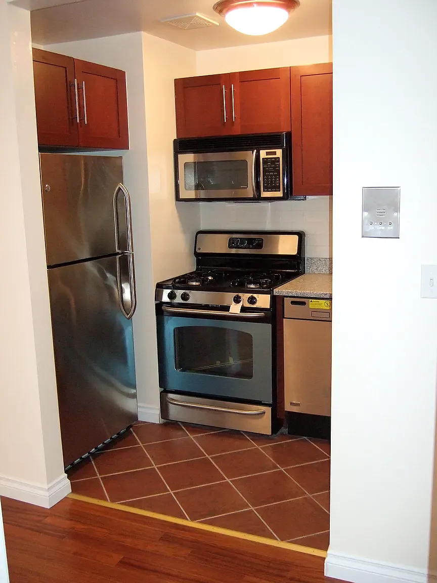 651 Washington Avenue — Photo 2