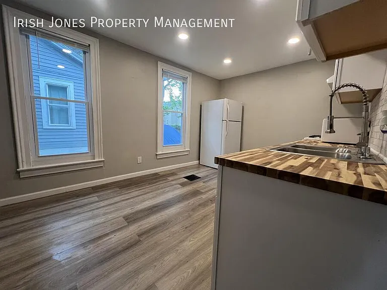 83 South St #LOWER — Photo 2