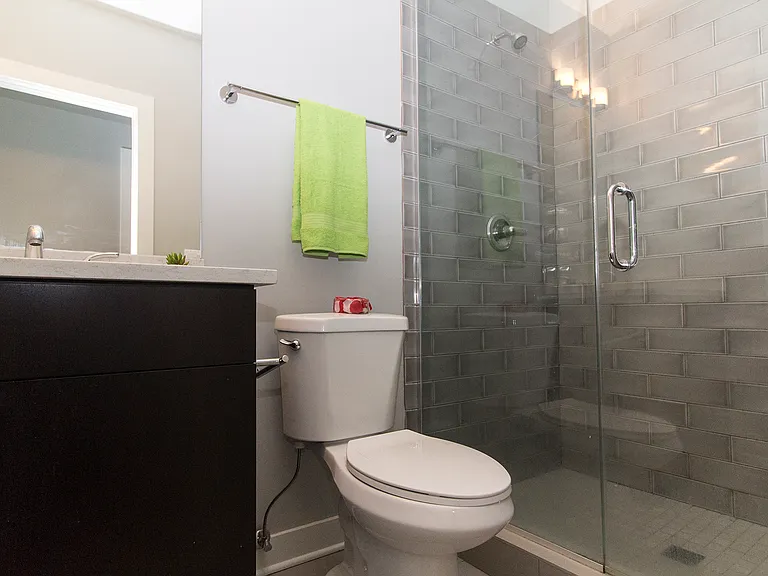 751-53 W Buckingham Pl — Photo 18