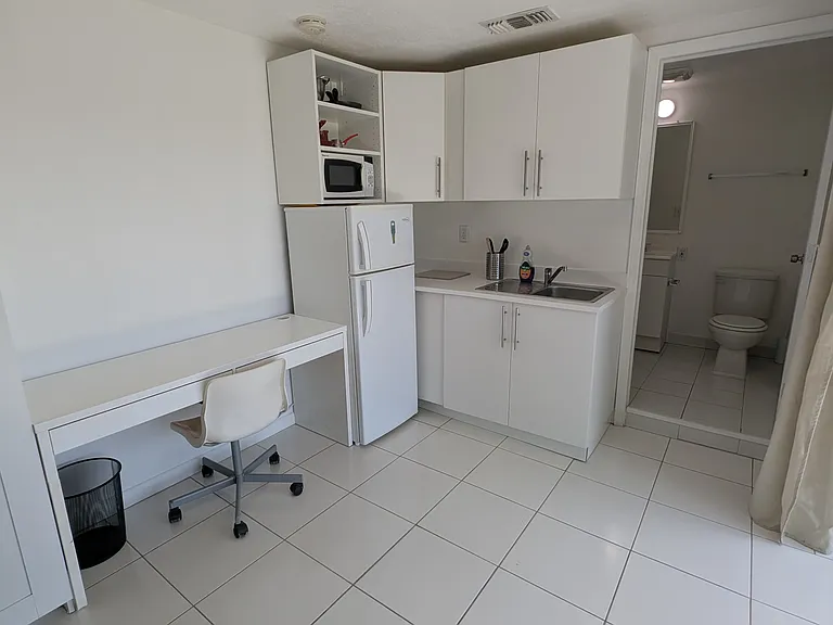 2020 SW 100th Ave #C6 — Photo 7