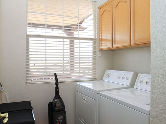 3rd image of 8252 Skyline Cir