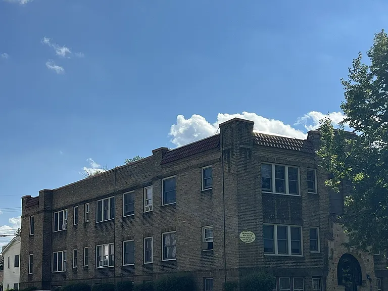1642 Charles Ave — Photo 7