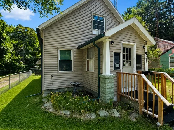 931 Jennings Ave, Benton Harbor, MI 49022