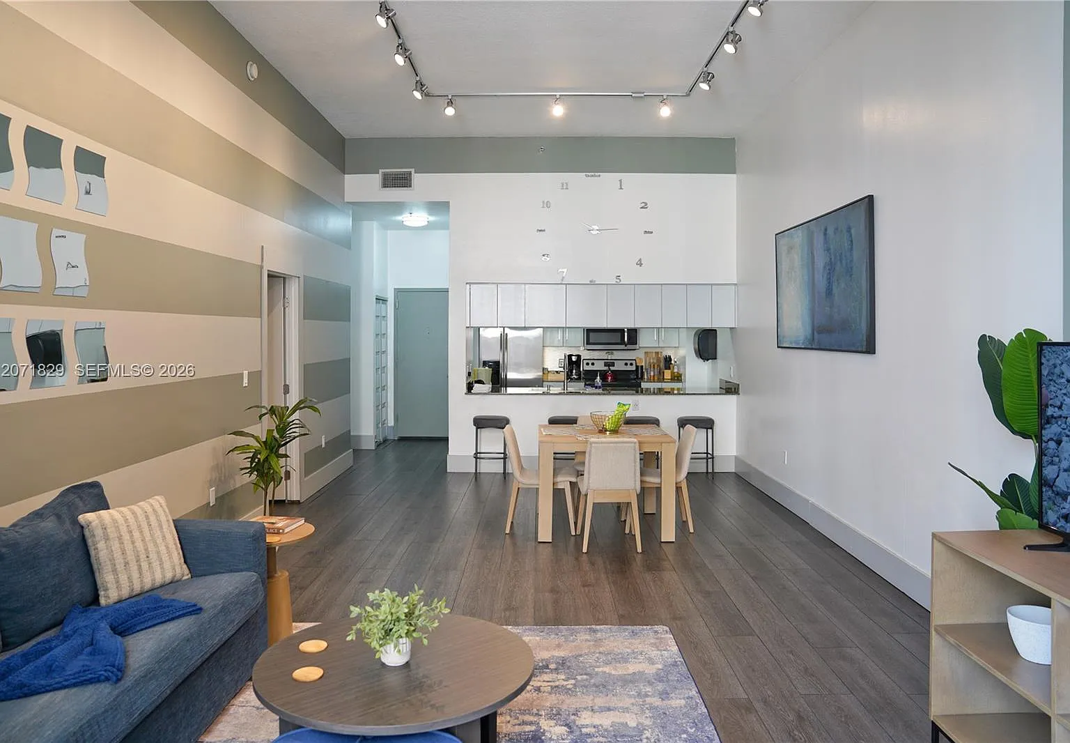 2 bed, 1072 sqft, $4,500 — Photo 1