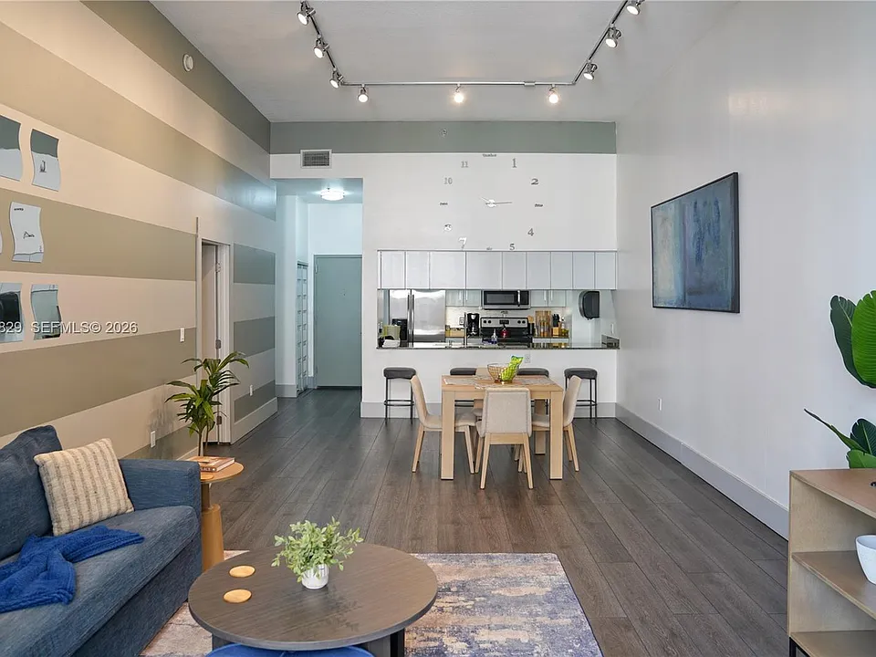 1200 Brickell Bay Dr #1406