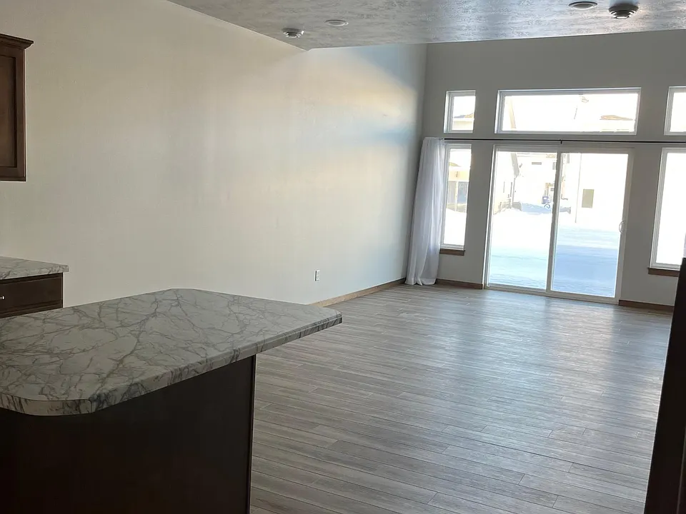 2406 E Copalis Pl