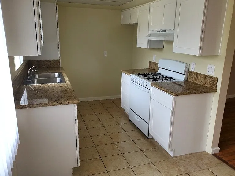 10243 Samoa Ave #203 — Photo 4