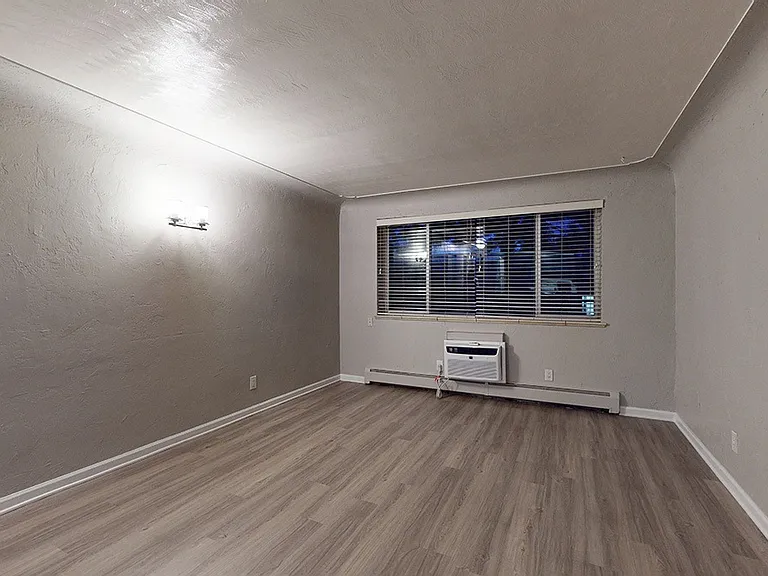 Prince Charles Apartments — Photo 13