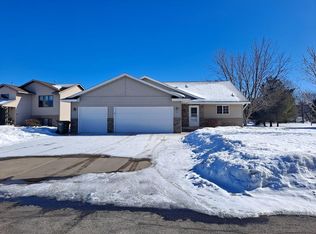 511 Pelican Lake Ct, Avon, MN 56310