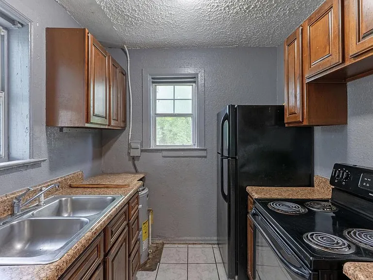 1526 W 22nd St — Photo 7