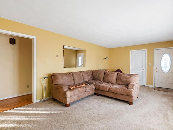 5th image of 908 S Westchester Park Dr