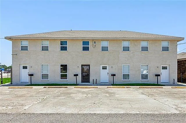 2 bed, 1.5 bath, 1000 sqft, $1,300 — Photo 1