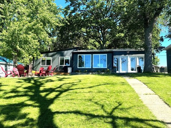 24641 McClelland Dr, Spirit Lake, IA 51360