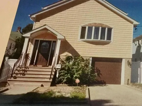 21811 94th Dr, Queens Village, NY 11428